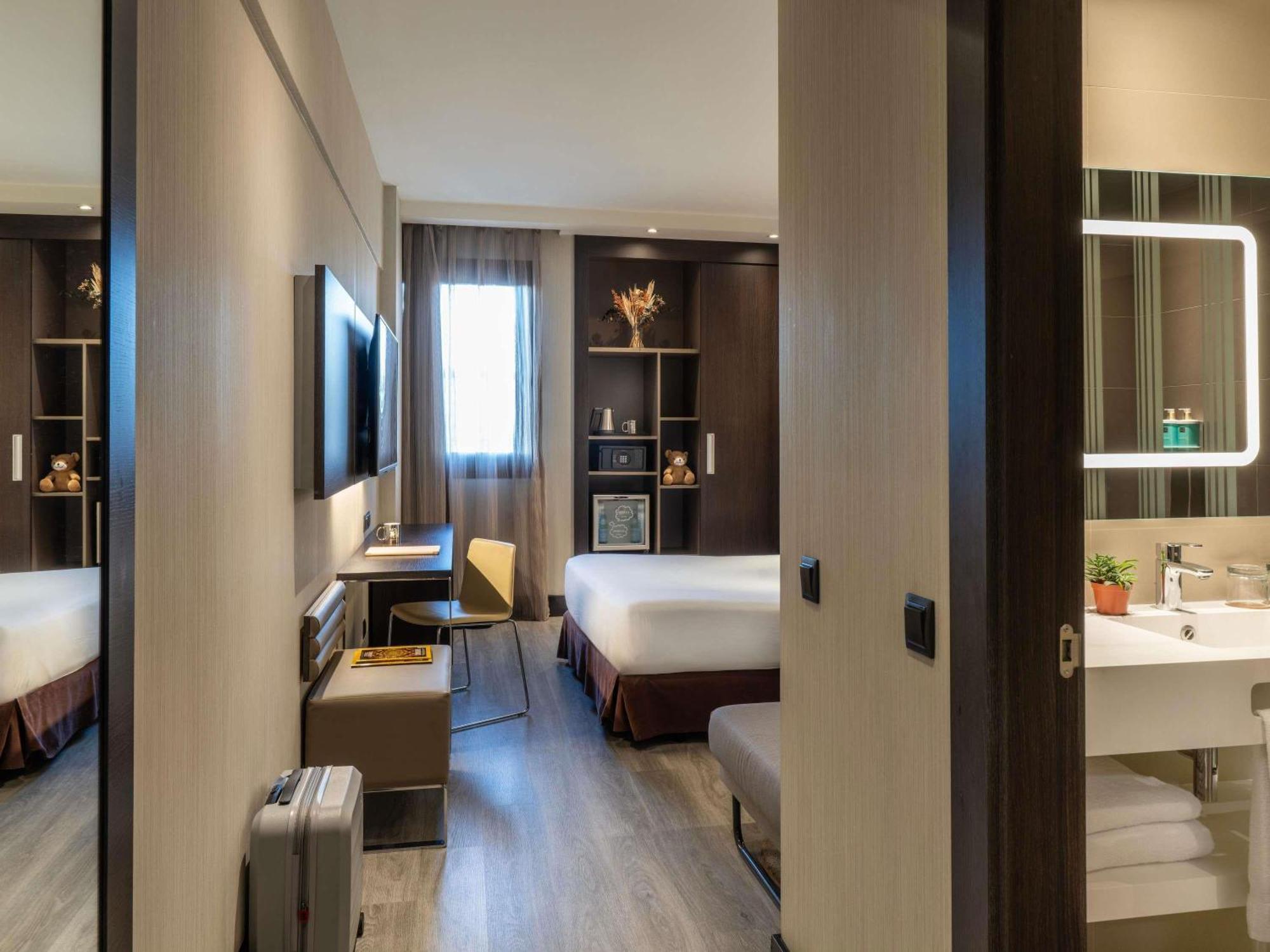 Standard Queen Room